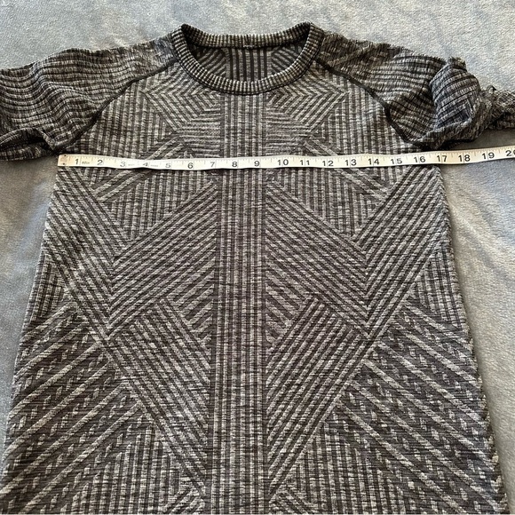 Lululemon Rest Less Pullover Heathered Black Top Size 4/6 - Picture 13 of 13